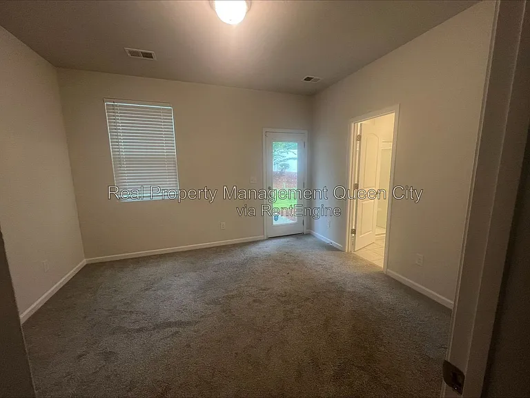 2407 Lazette Dr — Photo 10