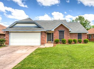 2710 Scrimshire Ct, Euless, TX 76039