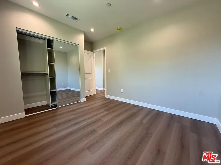 6403 Gentry Ave — Photo 9
