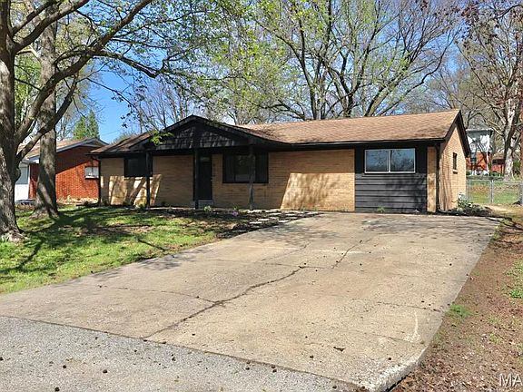 2nd image of 912 Peony Dr