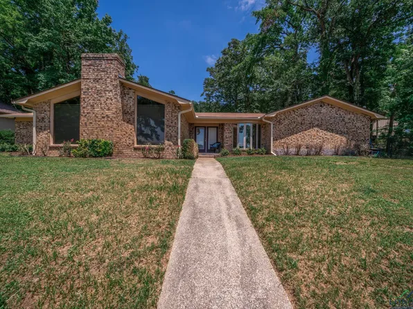 1909 E Lake Dr, Gladewater, TX 75647