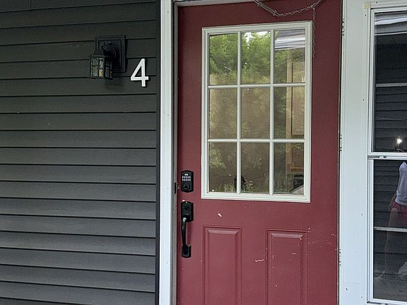 2nd image of 2010 Isabella St #4