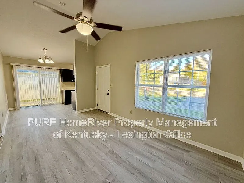 3 bed, 2.0 bath, 975 sqft, $1,395 — Photo 3