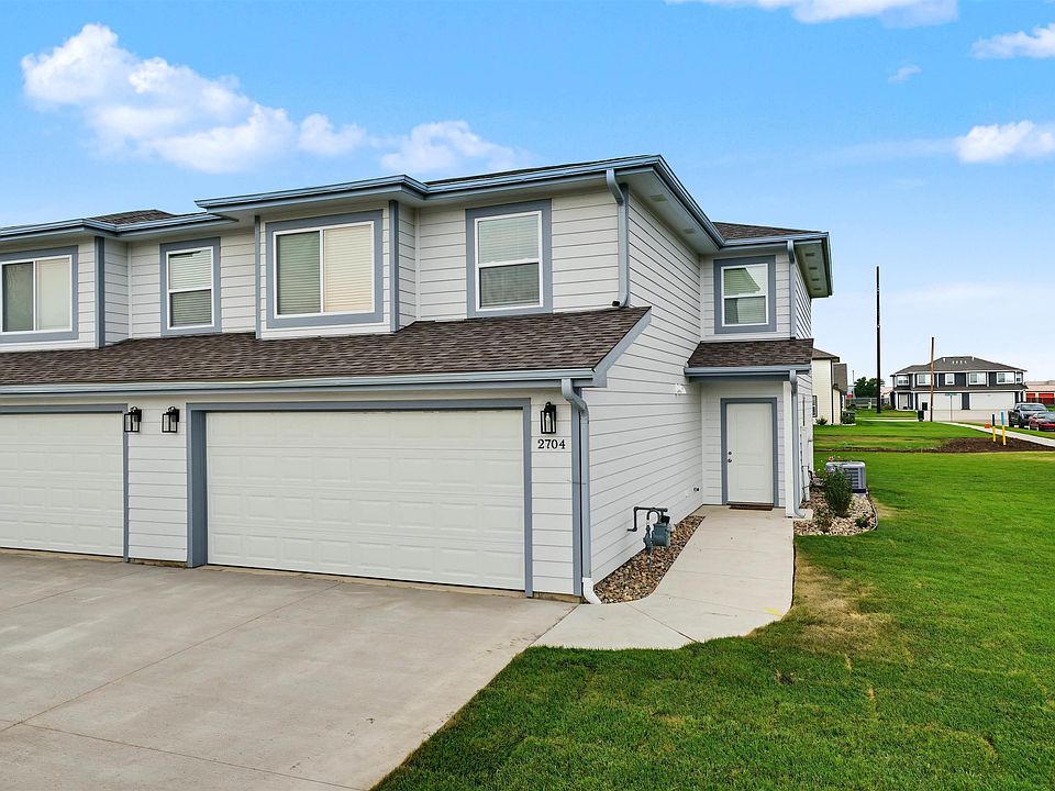 1st image of 2704 Amelia Ln
