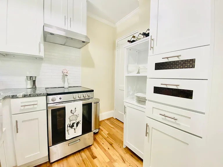 2548 E Greenbrier Rd #G — Photo 3