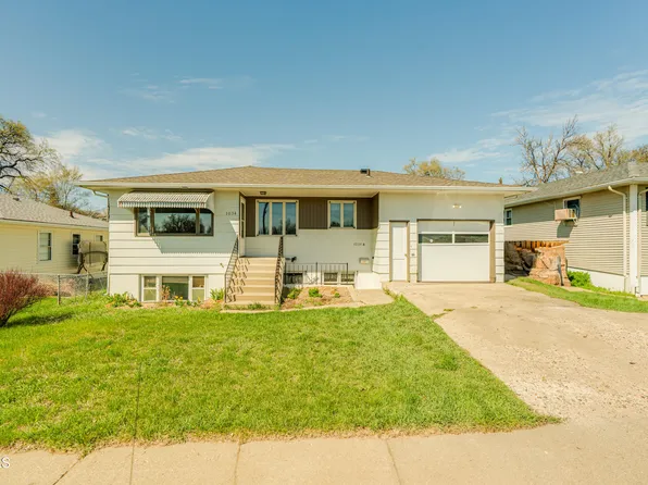 1034 Summit Blvd, Bismarck, ND 58504