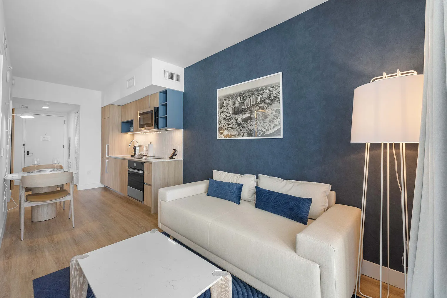2 bed, 1.0 bath, 645 sqft, $4,021 — Photo 3