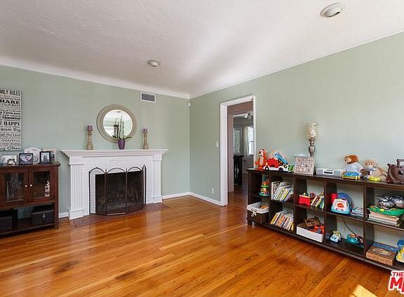 3rd image of 7857 Yorktown Ave