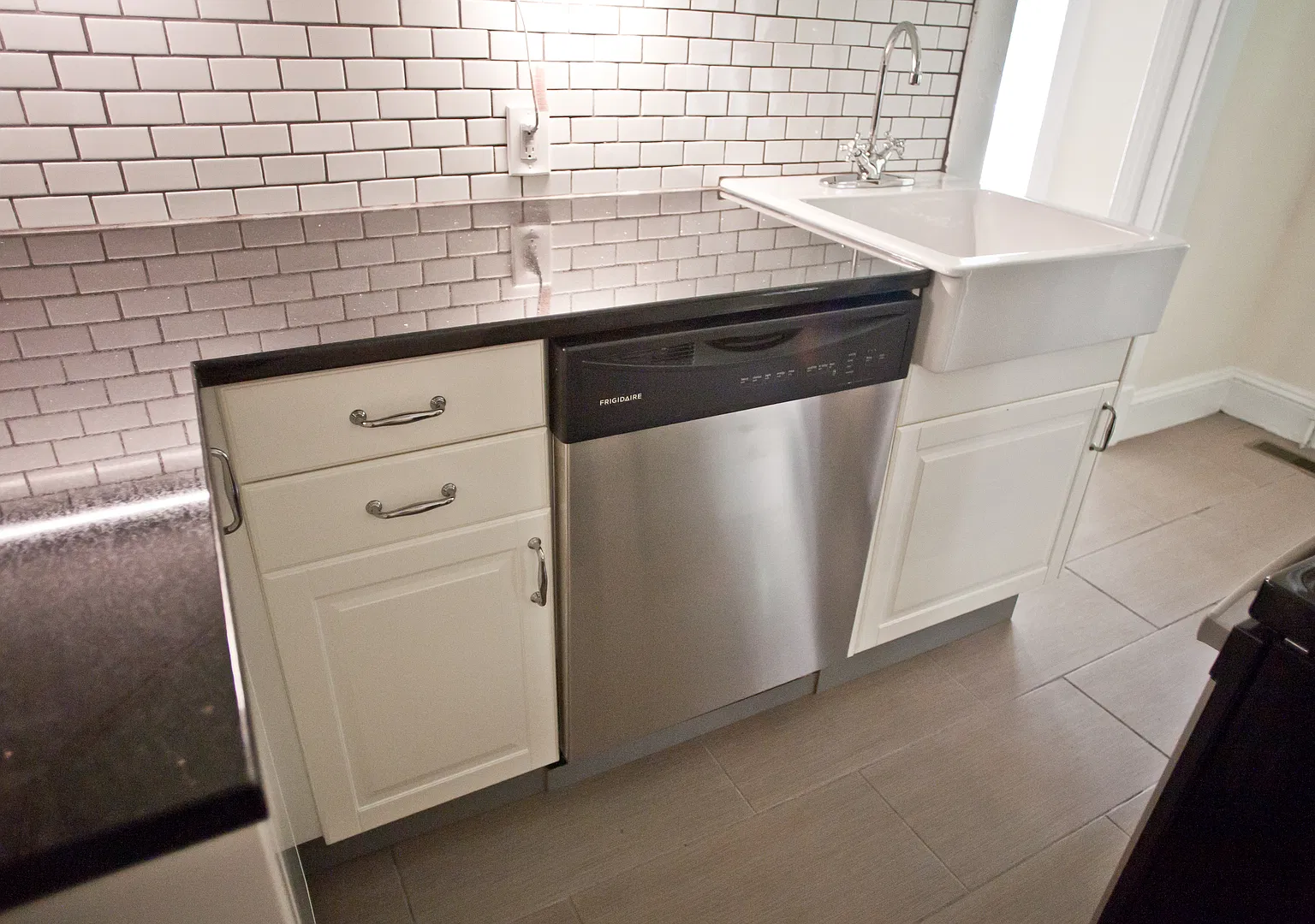 2br/1ba apartment in renovated cottage on North St. — Photo 4