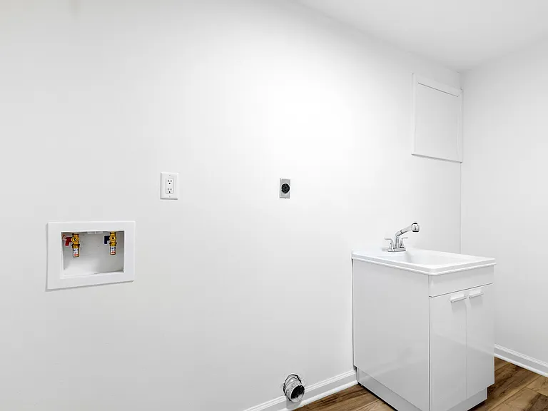 10712 Downing St — Photo 16
