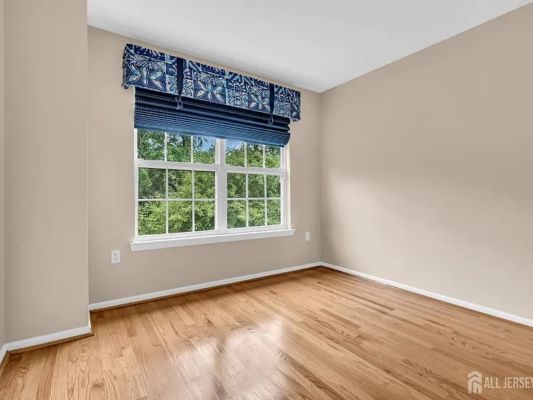 8 Edith Dr — Photo 34