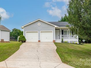 1533 Farmington Hills Dr, Conover, NC 28613
