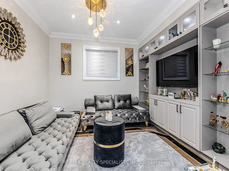 121 Boxwood Cres — Photo 14