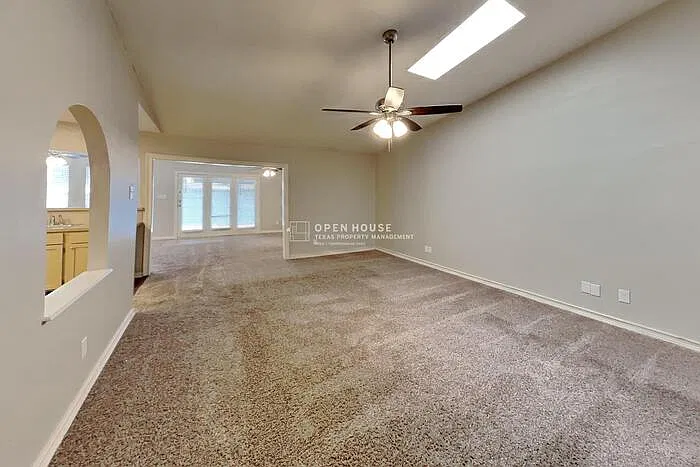 3 bed, 2.0 bath, 1460 sqft, $2,250 — Photo 3