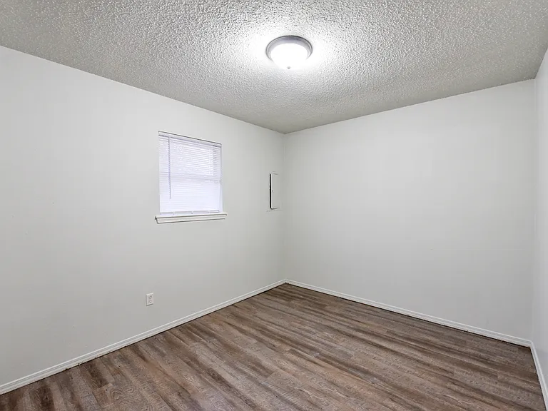 106 Circle N #B — Photo 7