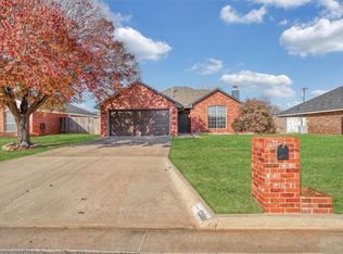1209 Wendy Ln, Altus, OK 73521