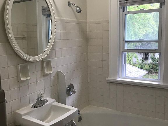 69 Chili Terrace Bathroom