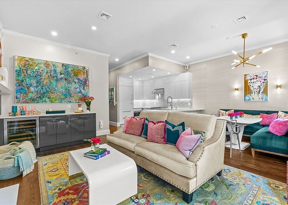 1st image of 402 Marlborough St APT 3