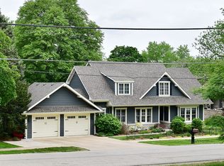 27W524 Washington Ave, Winfield, IL 60190