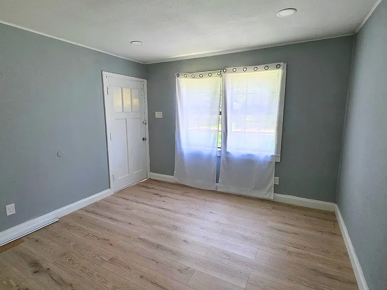 502 Azalea Dr — Photo 7