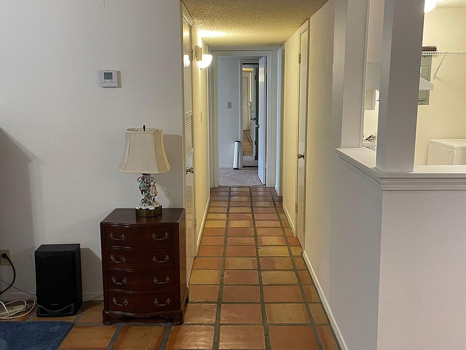 Hallway to bedrooms