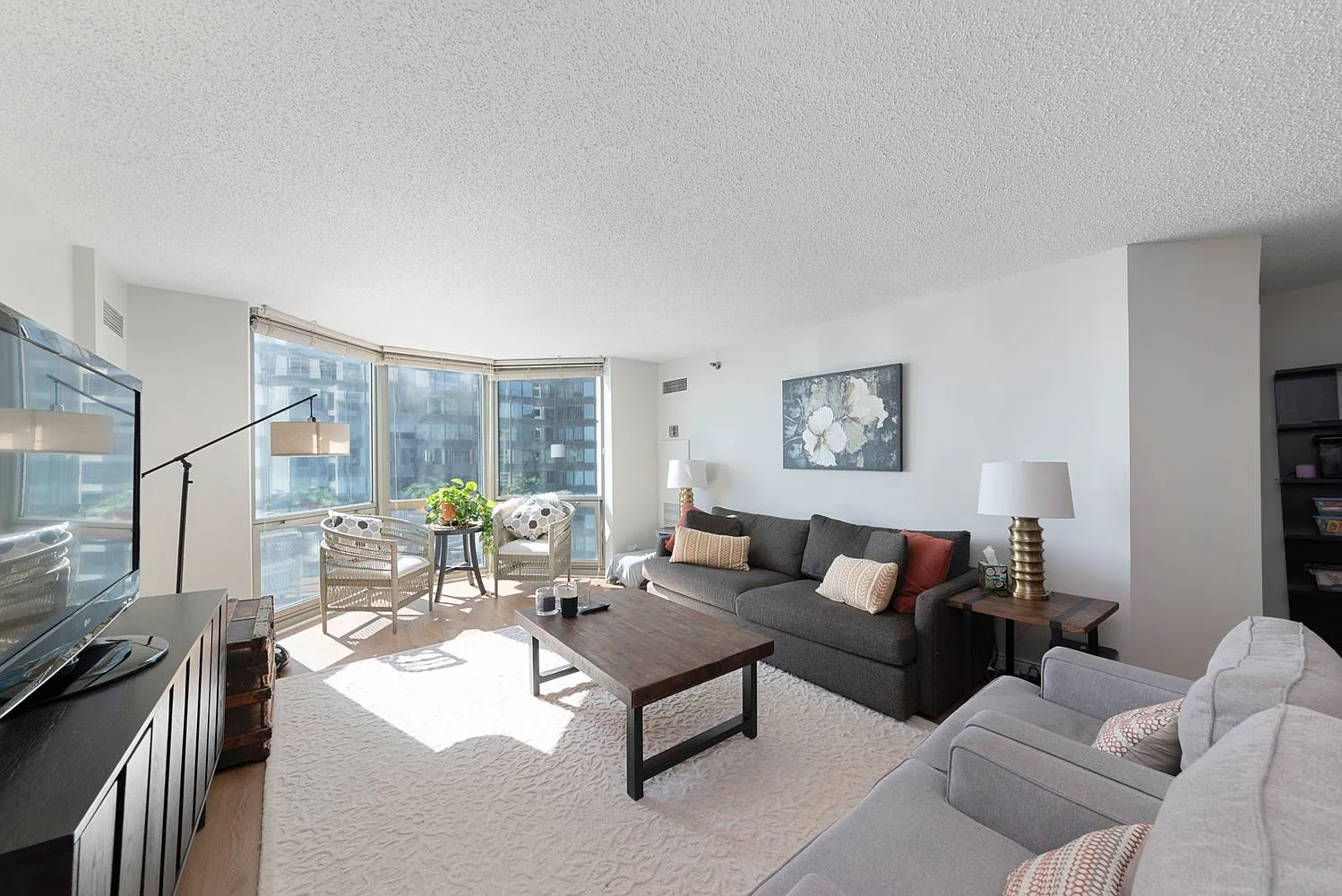 2 bed, 1240 sqft, $4,000 — Photo 2