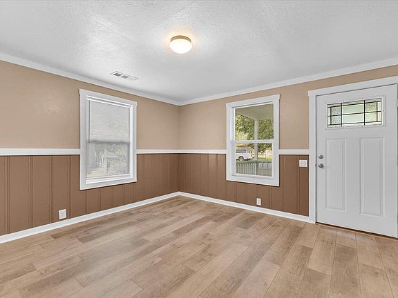 3rd image of 2431 Alexander Ave