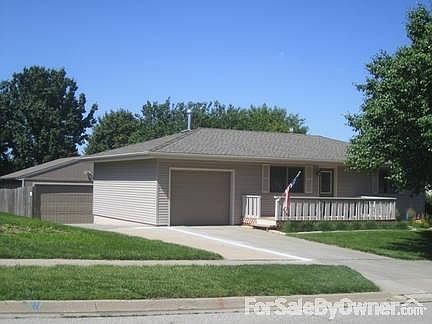 5220 English Drive Lincoln Ne 68516
						:
						Front of house from English Drive. House faces south