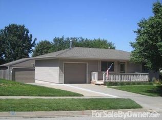 5220 English Dr, Lincoln, NE 68516