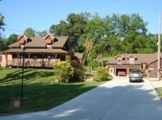 7015 S 2nd St, Saint Joseph, MO 64504