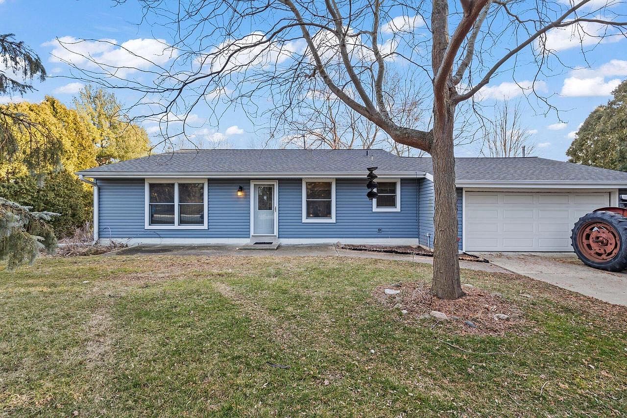 W243S10130 Lea DRIVE, Big Bend, WI 53103 | Zillow