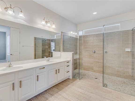 3rd image of 2608 Yountville AVE
