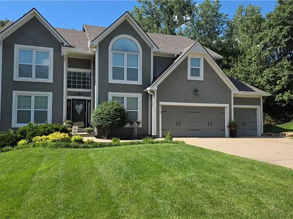 5710 Pflumm Rd, Shawnee, KS 66216