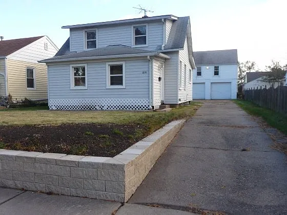 1851 45th St photo 1