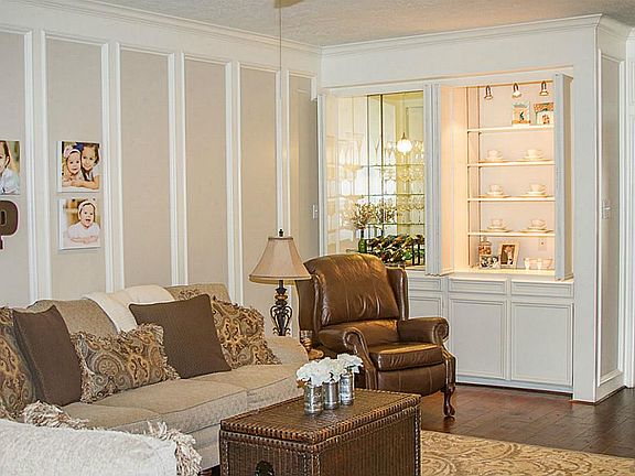 4th image of 1715 Country Squire Dr