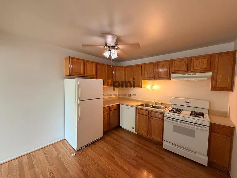 105 Harrington Ave #5 — Photo 5