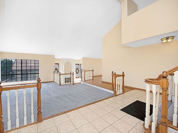 5th image of 2274 N Rockridge Pl