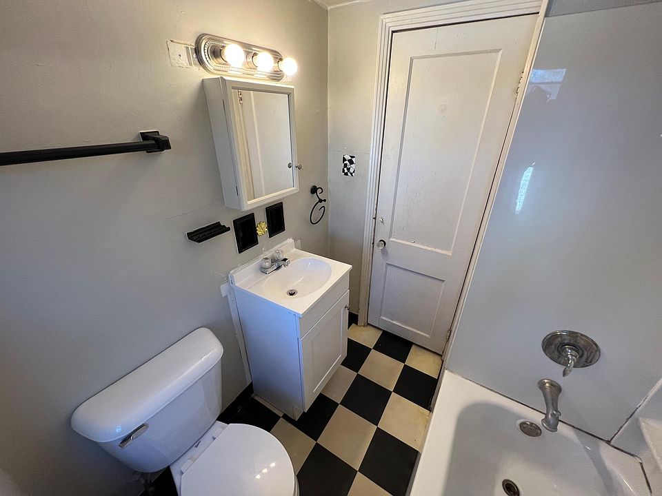 2nd image of 542 W Wilson Ave #1/2