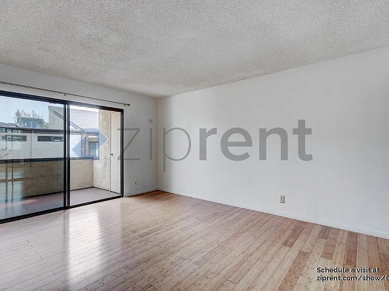 320 McHenry Rd #10 — Photo 3