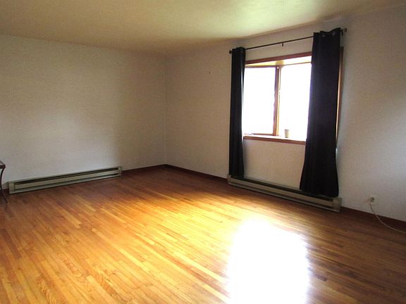 5th image of 310 W 3rd St