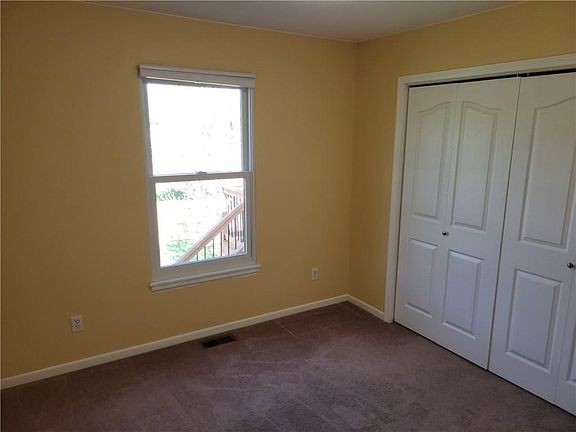 4th image of 15712 Hight Ave