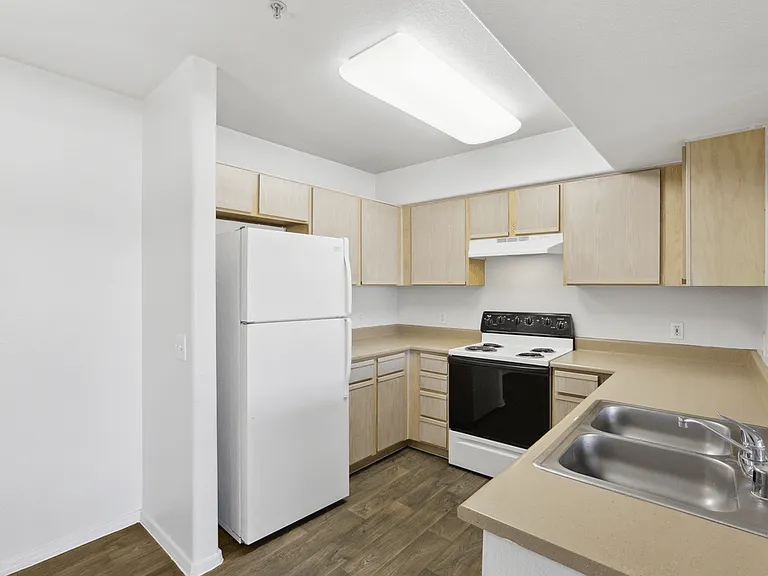 The Village at Sun Valley Apartments — Photo 25