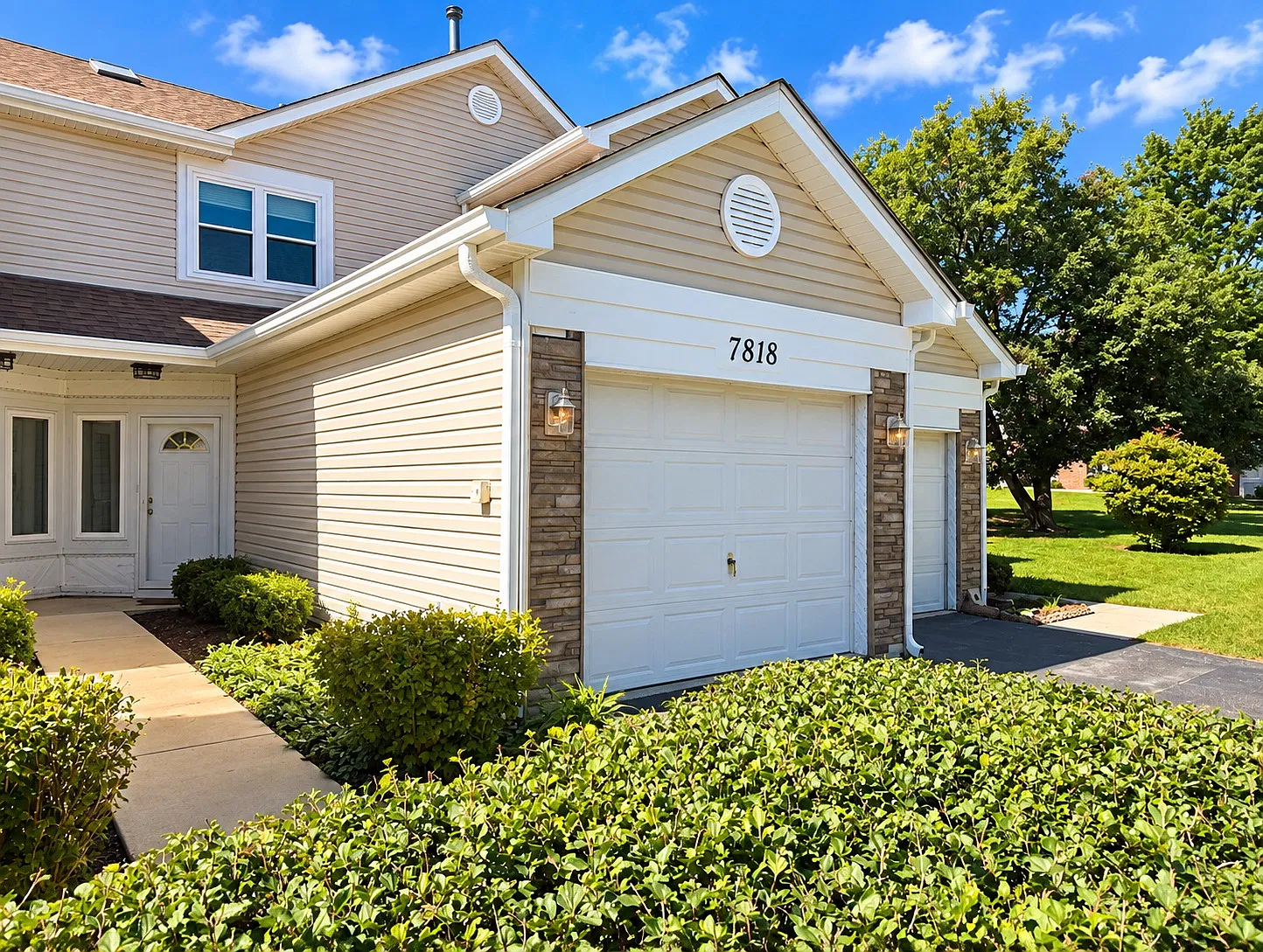 2 bed, 2.5 bath, 1086 sqft, $2,500 — Photo 2