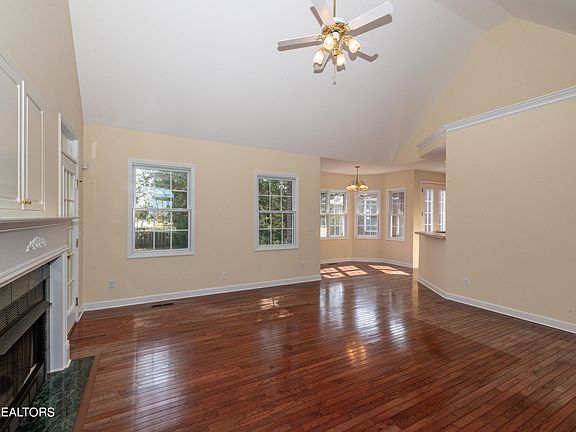 5th image of 626 River Run Dr