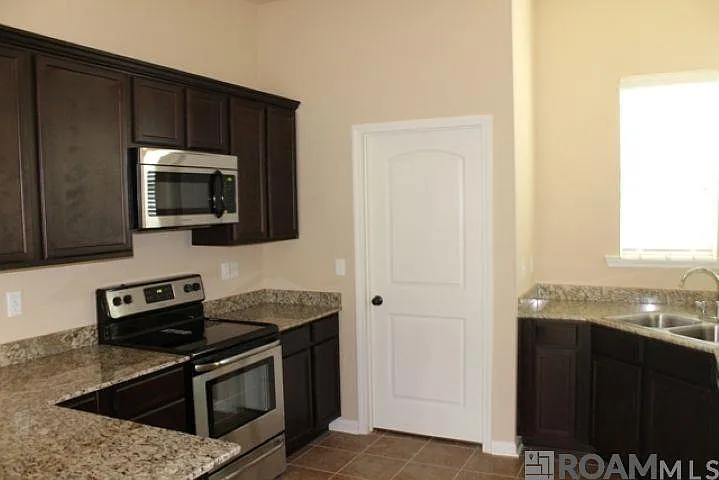 37237 Market Place Dr — Photo 4