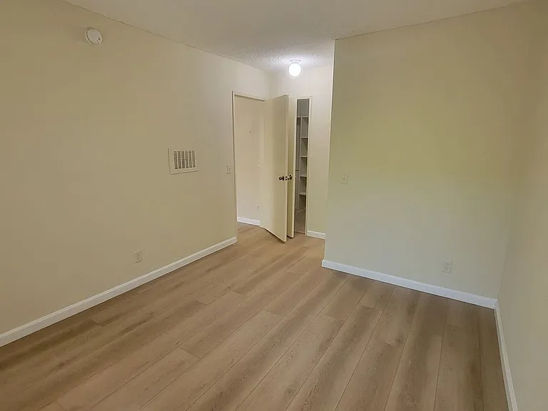 37 unit building close to CSUN! — Photo 8