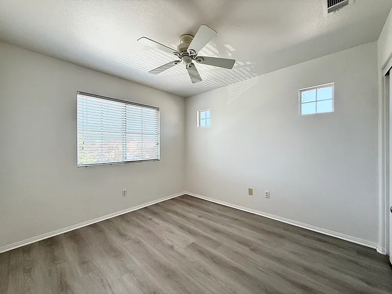 590 Rosemere Ln — Photo 20