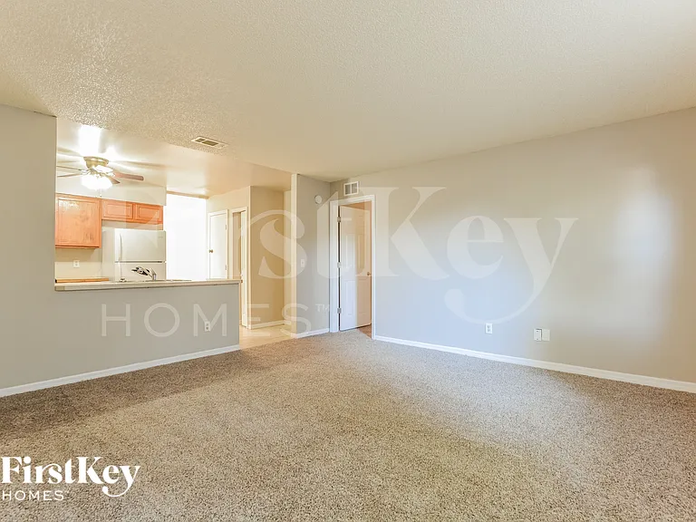 710 Leeward Dr — Photo 5