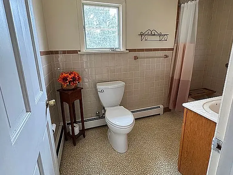 359 Ash St — Photo 4