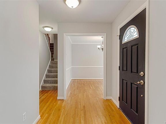 3rd image of 10124 Woodvale Ct